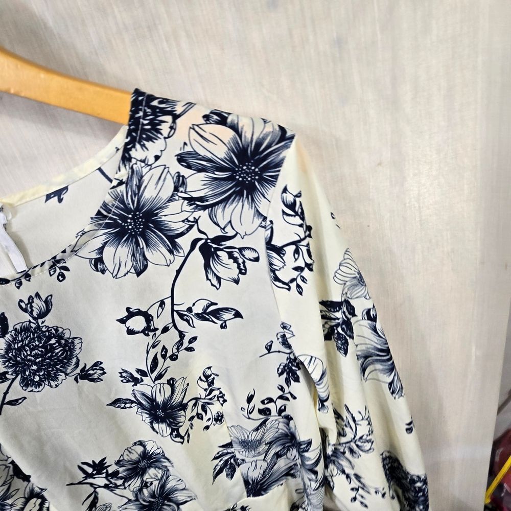 Reformation Floral Print Dress with Ruffle Sleeves Size Xl - Picture 4 of 13